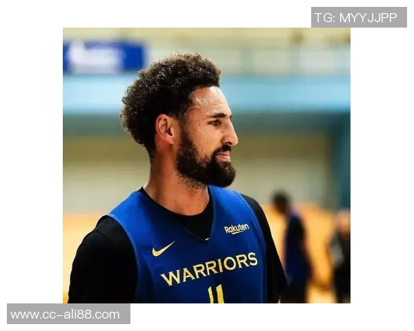 克莱汤普森逆袭之路单节狂砍37分单场14记三分震撼全场的传奇表现 克莱汤普森逆袭之路单节狂砍37分单场14记三分震撼全场的传奇表现