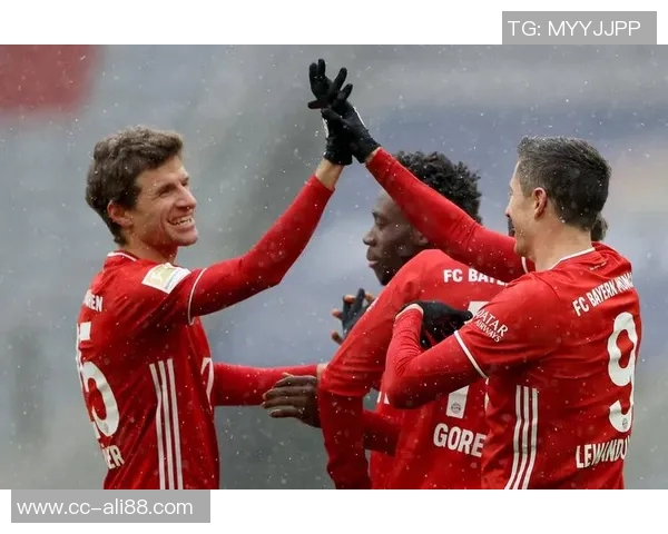 拜仁官方推特发布德甲对阵斯图加特海报基米希与卡尔共同亮相