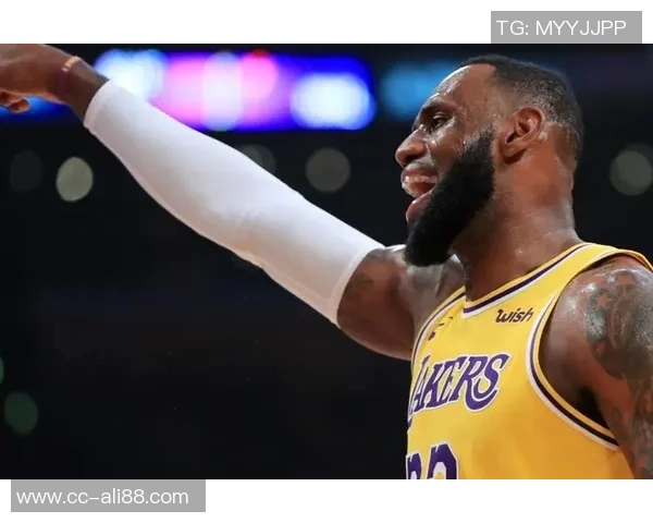 詹姆斯谈上半场表现：战术未能发挥作用出手偏短影响比赛节奏